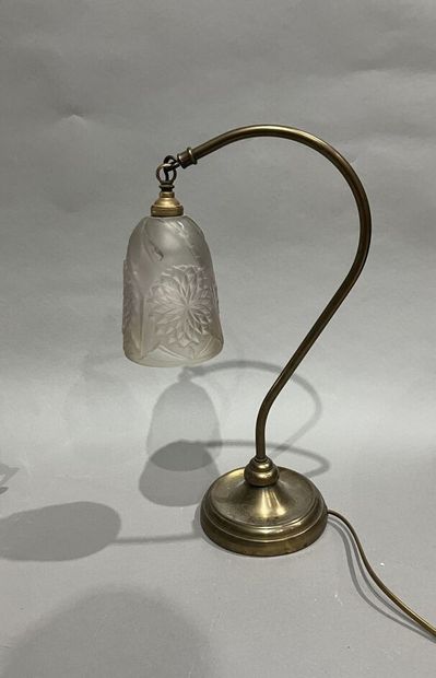 Desk lamp in frosted glass with brass base.
H:...