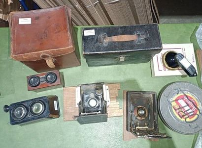 Set of cameras including two viewers, two...