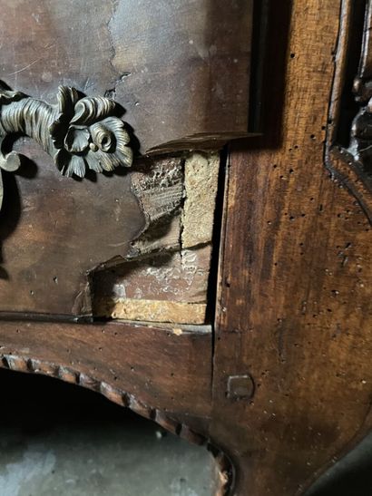 Natural wood chest of drawers, crossbow front...