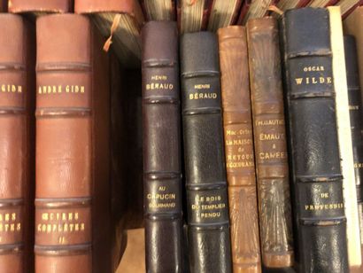 Lot of miscellaneous bound books, mainly...