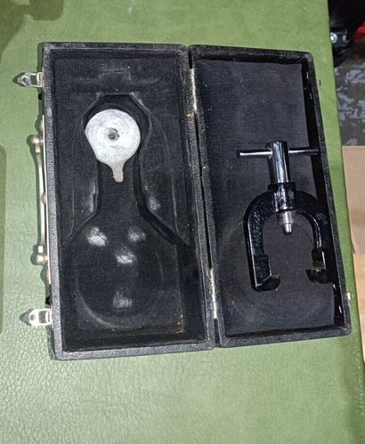 Batch of various measuring instruments including...