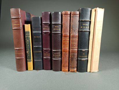 Lot of miscellaneous bound books, mainly...