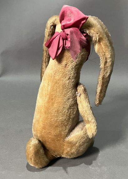 Antique stuffed rabbit.
Damage. 

Joint :...