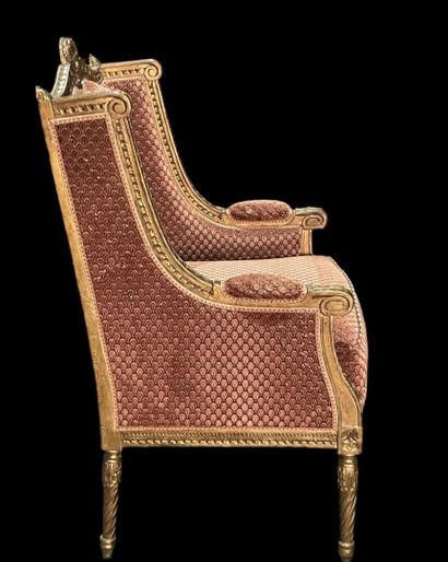 Wingchair with ears in natural wood carved...