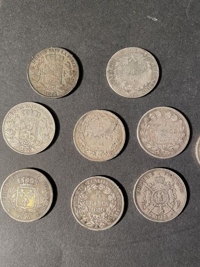 Lot of silver coins.
Weight : 249 g