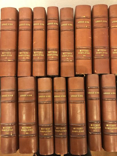 Lot of miscellaneous bound books, mainly...