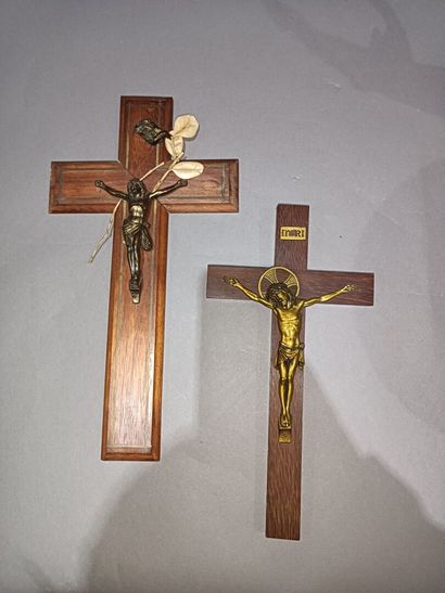 Lot of trinkets including two crucifixes,...