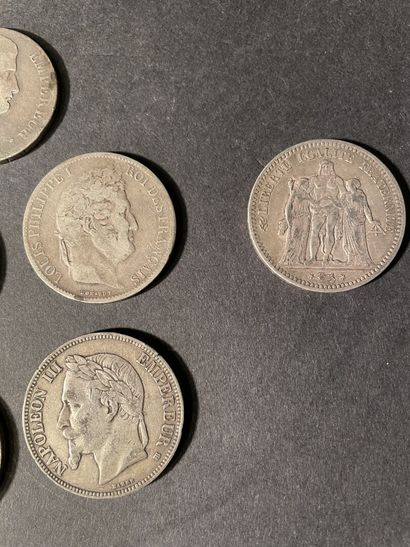 Lot of silver coins.
Weight : 249 g