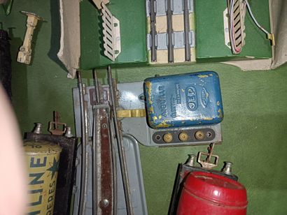 JEP electric train including level crossing,...