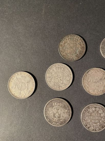 Lot of silver coins.
Weight : 249 g