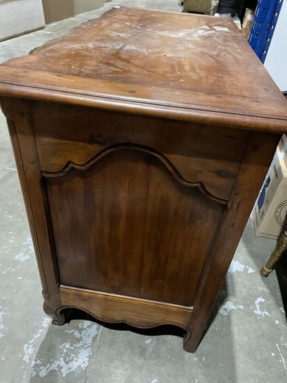 Stained wood chest of drawers, crossbow front,...