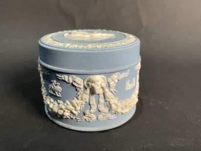 Small batch of Wedgewood porcelain:
- vase,...