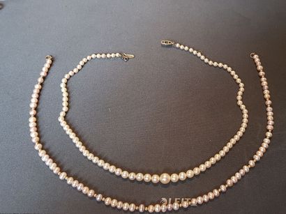 Cultured pearl necklace.

Also included:
Pearl...
