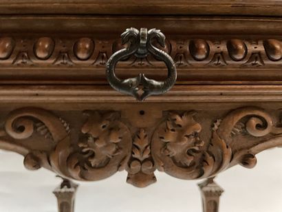 Guéridon en noyer sculpté, dessus de marbre,...