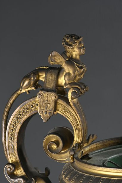 Très important vase balustre en marbre
rouge...