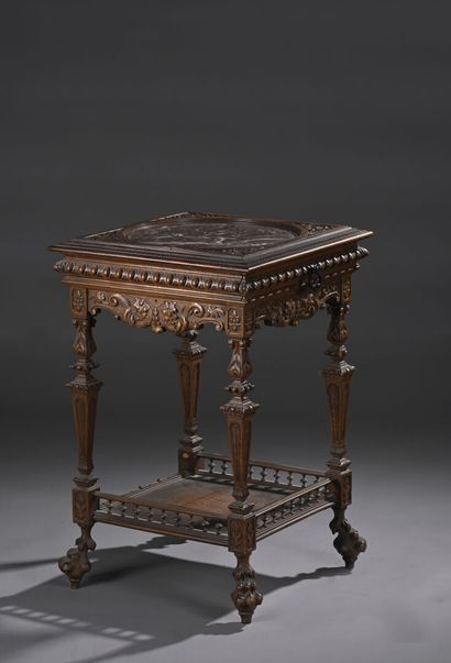 Guéridon en noyer sculpté, dessus de marbre,...
