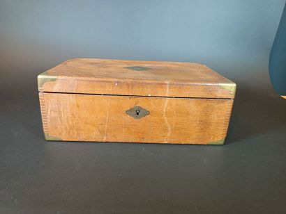 Ménagère en argent, modèle à filet chiffré...