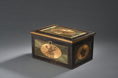 Coffret en marqueterie de paille à décor...