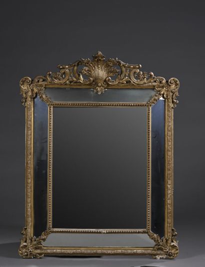 Miroir à parcloses en bois doré en profil...