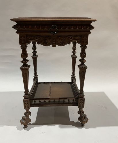 Guéridon en noyer sculpté, dessus de marbre,...
