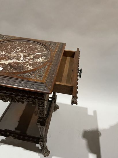 Guéridon en noyer sculpté, dessus de marbre,...