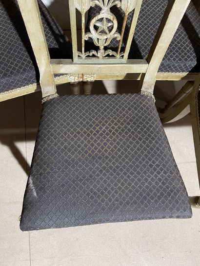 Suite de six chaises en bois relaqué vert...