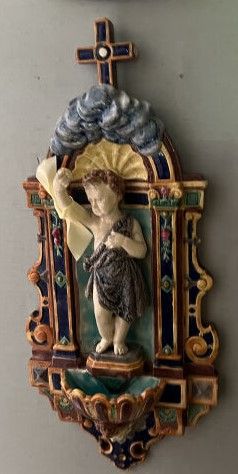 Bénitier en faïence fine émaillée polychrome...
