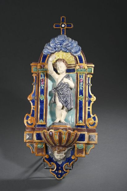 Bénitier en faïence fine émaillée polychrome...