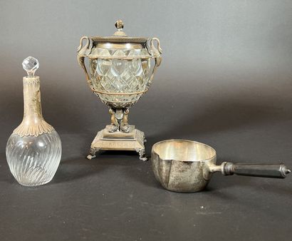 Drageoir en argent à piétement griffe à deux...