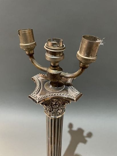 Pied de lampe en bronze argenté en forme...