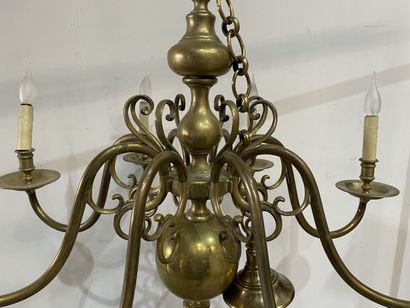 Lustre hollandais en bronze à 8 bras de lumière...
