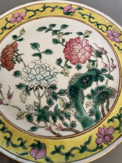 CHINE - XIXème siècle
Assiette en porcelaine...