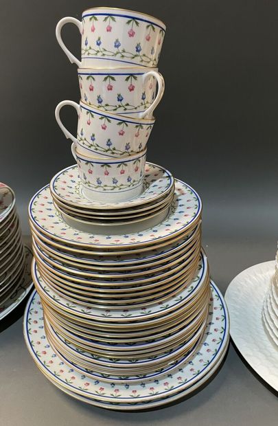 Parties de service de table en porcelaine...