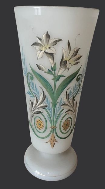Fort lot de vases en verre et porcelaine,...