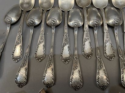 Lot de couverts en argent comprenant :
2...
