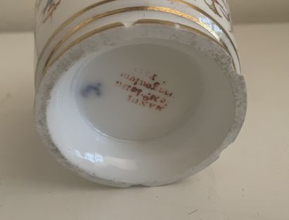 Service tête à tête en porcelaine à décor...