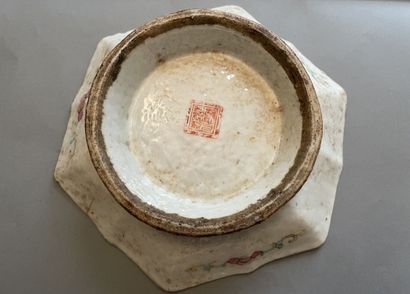 CHINE - XIXème siècle
Coupe hexagonale sur...