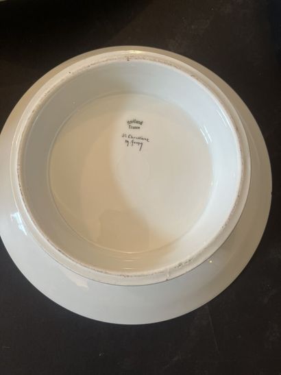 Lot d'assiettes dépareillées certaines accidentées...
