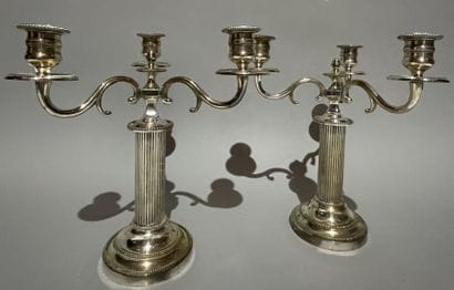 Paire de candélabres en métal argenté à trois...