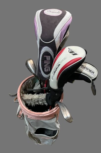 4 sacs de golf en toile et cuir comprenant...