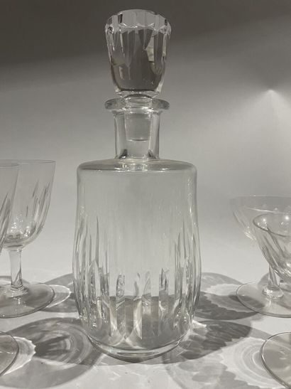 BACCARAT 
Service de verres à pied en cristal...