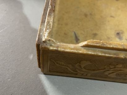 Coffret en stéatite crème le couvercle sculpté...