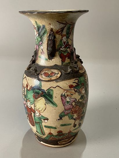 Vase Nankin à décor de guerriers
H :34 cm
Petit...