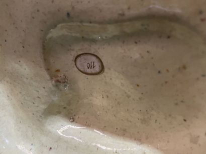 Paire de sujets en faïence fine émaillée...