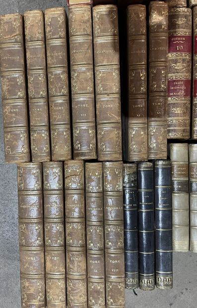 Lot of bound and paperback books,
mainly...