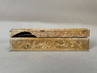 Coffret en stéatite crème le couvercle sculpté...