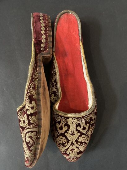 Veste courte et paire de mules en velours...