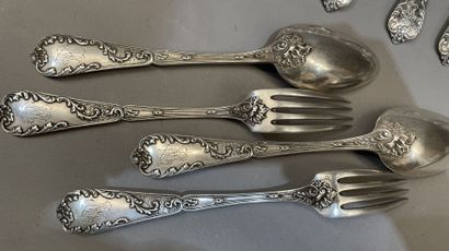 Lot de couverts en argent comprenant :
2...