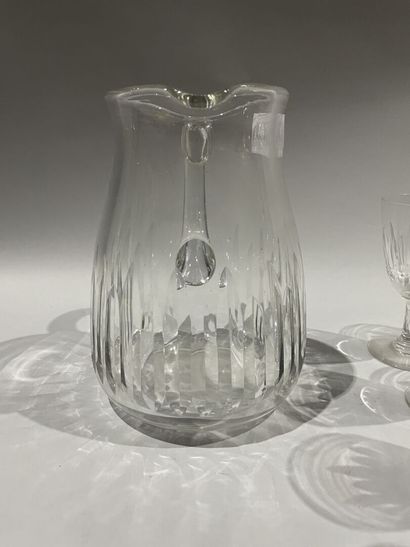 BACCARAT 
Service de verres à pied en cristal...