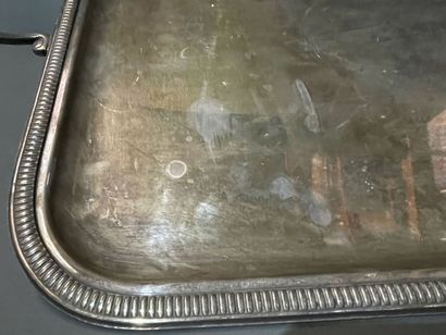 Plateau de service en métal argenté à frise...